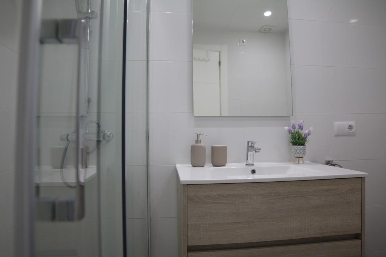 Modern Apartament Al Costat Del Parc De La Devesa Girona Luaran gambar