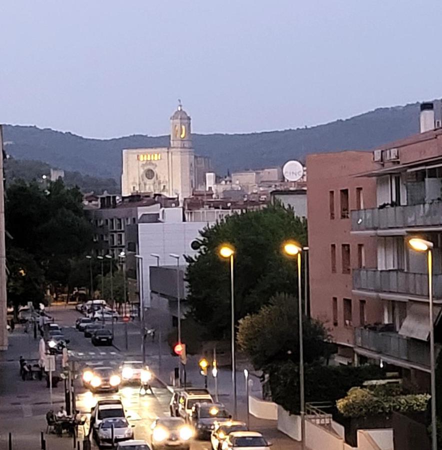 Modern Apartament Al Costat Del Parc De La Devesa Girona Luaran gambar